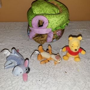 Pooh nest with friends